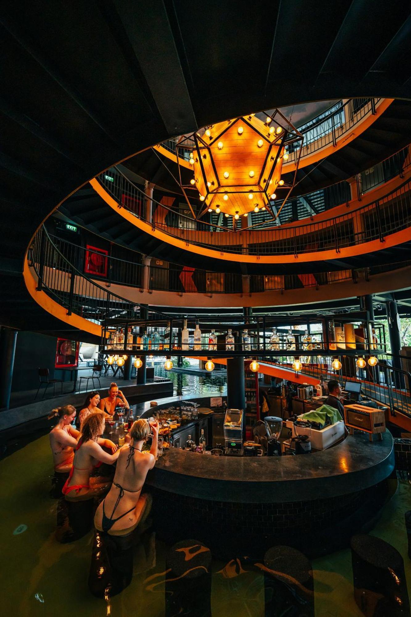 Hivetel Hotell Chalong Exteriör bild